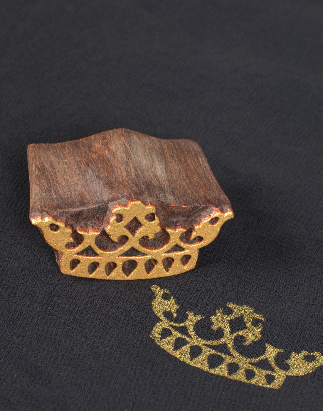 372 Wood Block Carving Crown Shape