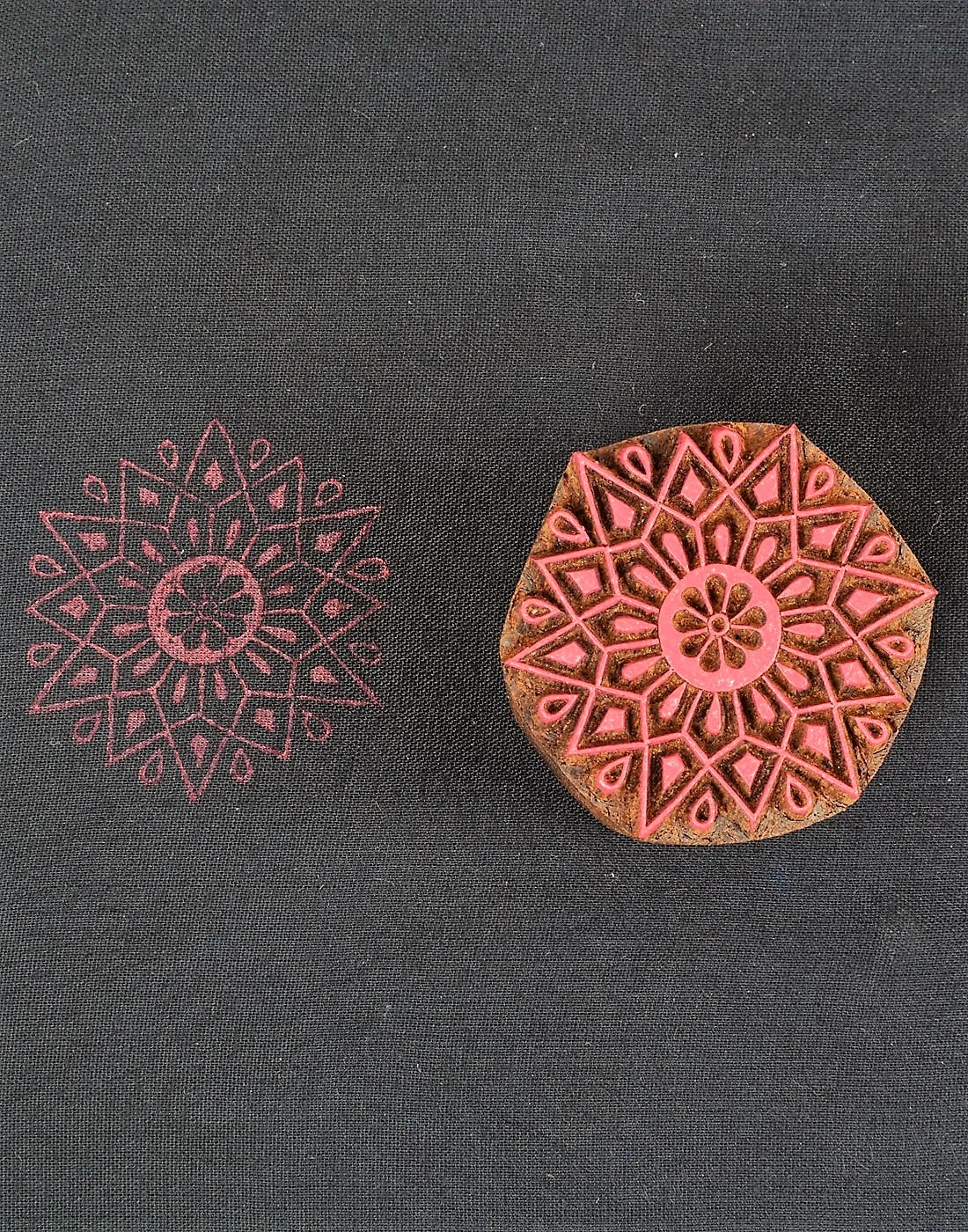 524 Round Floral Wooden Printing Stamp 523 - Image 3